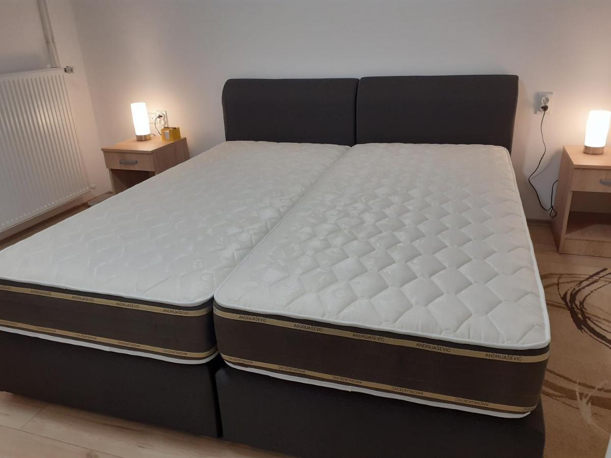 Apartman Nena Pirot Eksteriør billede