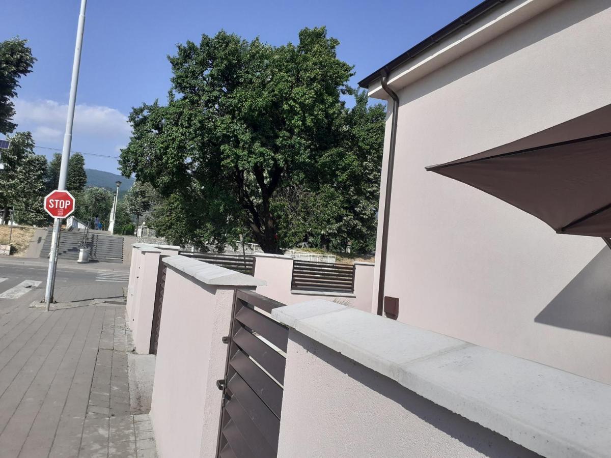 Apartman Nena Pirot Eksteriør billede