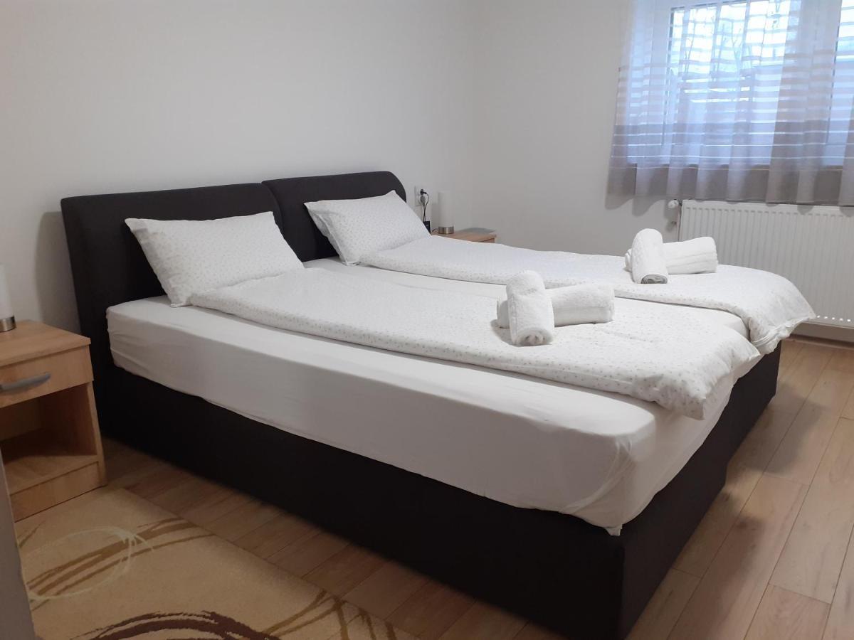 Apartman Nena Pirot Eksteriør billede