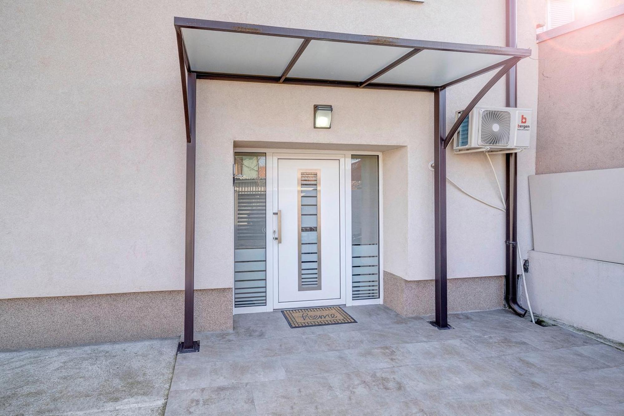 Apartman Nena Pirot Eksteriør billede